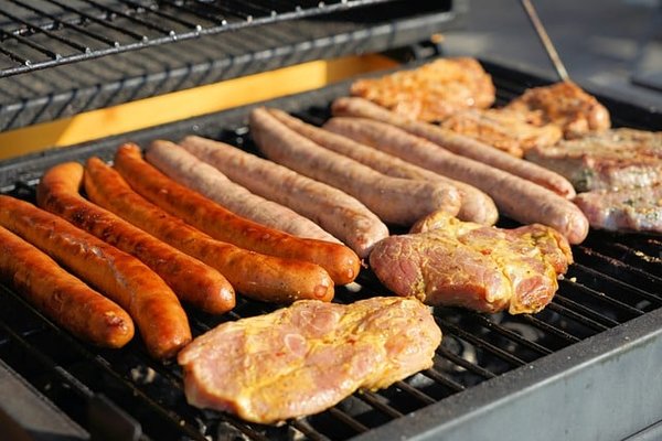 Choix Plancha Pierrade: Comment Trouver le Meilleur Appareil pour Vos Soirées Conviviales?